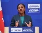 Kemi Badenoch interpelle Nigel Farage sur l'origine des fonds de Reform UK et ses méthodes de communication