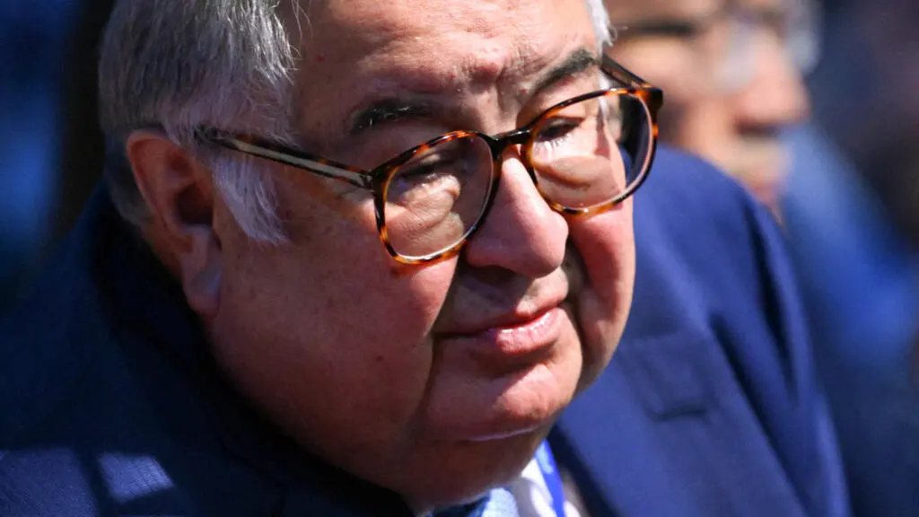 L'UE échoue à lever les sanctions contre deux oligarques russes : la Lettonie bloque le consensus et les discussions se poursuivent