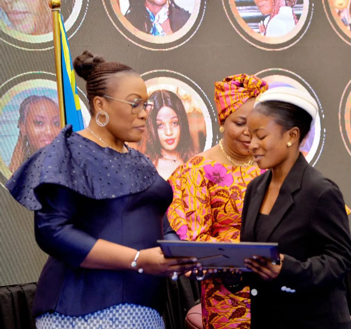 53 jeunes Congolais obtiennent leurs brevets d’hôtesses de l’air après une formation de trois mois à Kinshasa