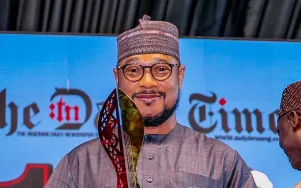 Le gouverneur de l'État de Zamfara distingué pour son leadership lors du centenaire du Daily Times