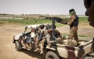 Le massacre de civils à Ménaka souligne l'urgence de la sécurisation des zones rurales au Mali