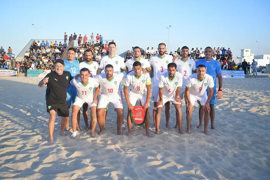 La sélection marocaine de beach‑soccer s’impose 4‑2 contre la Libye à Benghazi, ouvrant la route des éliminatoires de la CAN 2026