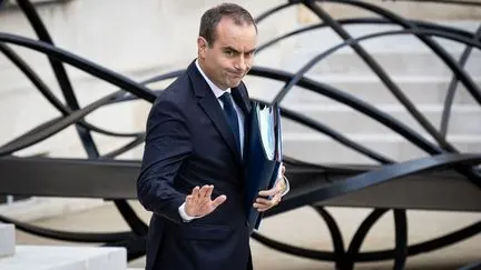 Face à la fronde des lycéens, le gouvernement français engage cinq chantiers prioritaires pour apaiser les établissements