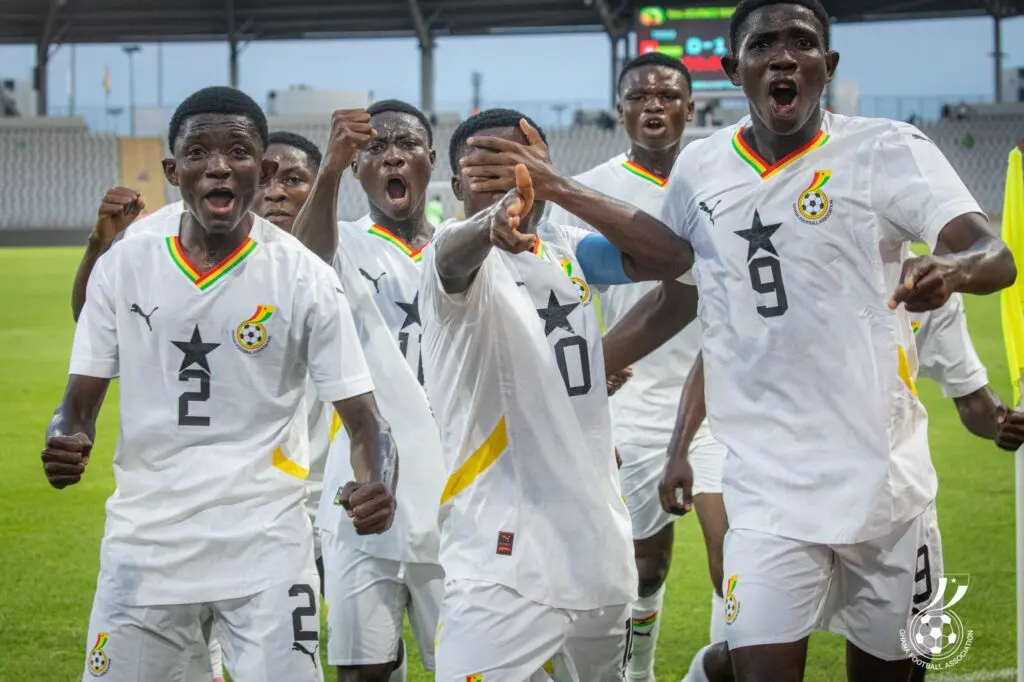 Le transport par bus des Black Starlets vers Ouagadougou suscite une vive polémique sur la gestion du football ghanéen