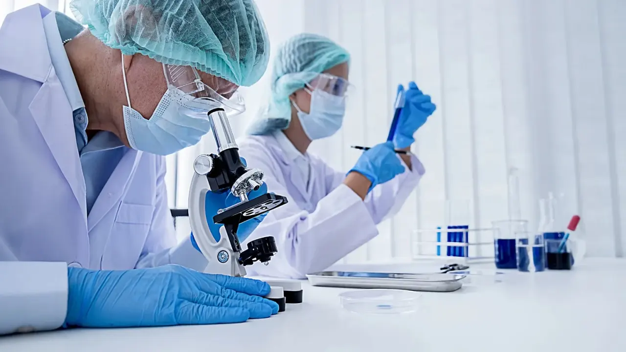 Décès suspect dans un laboratoire russe : les autorités sanitaires internationales en état de vigilance