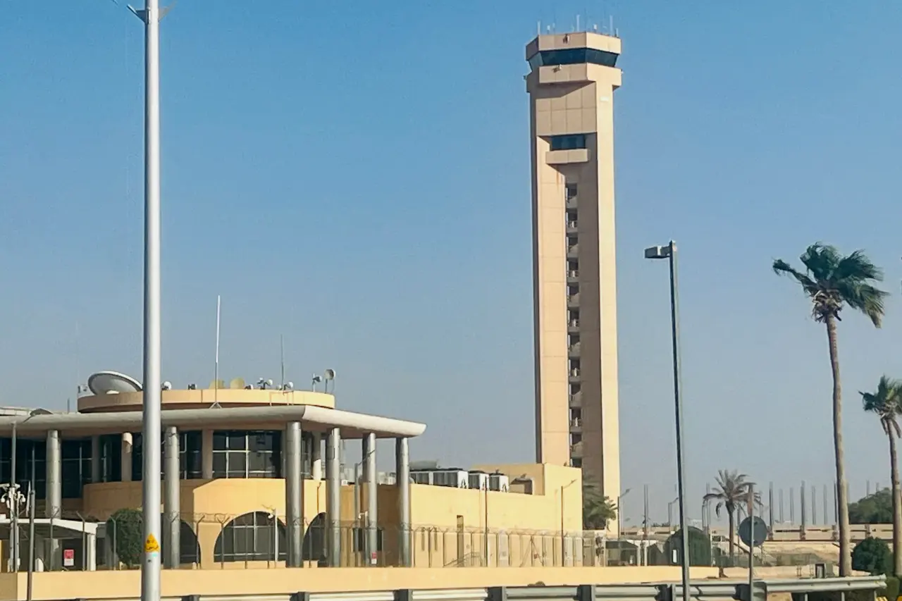 Les houthis affirment avoir frappé l'aéroport King Khalid de Riyad, intensifiant la guerre entre le Yémen et l'Arabie saoudite
