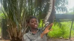 Au Nigeria, l'herpétologue Taiwo Okikiola combat les préjugés pour protéger les serpents et la santé publique