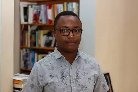 Le Zimbabwéen Simbarashe Kundizeza remporte le prix Caine 2026 pour la littérature africaine