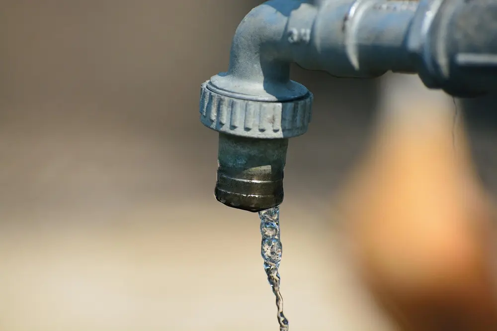 Johannesburg Water lance l'alerte rouge : restrictions d'eau de niveau 1 et contrôle renforcé des branchements illégaux