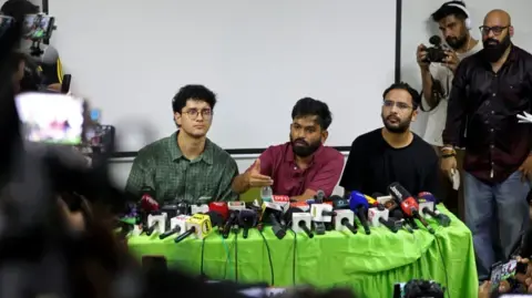 Le mouvement "Cockroach Janta Party" prépare une nouvelle manifestation à Delhi malgré la répression policière