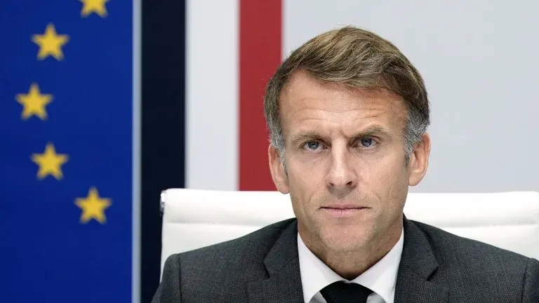 Attentat à la balle à Trappes : le président Macron réagit et le parquet antiterroriste ouvre une enquête