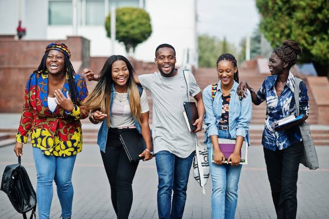 Dossier : la jeunesse africaine face à l’emploi — entre exode, entrepreneuriat et révolution silencieuse